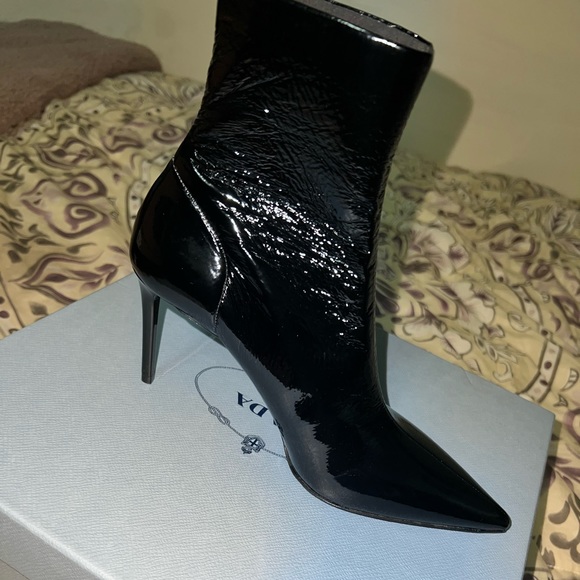 Prada - Picture 4 of 6